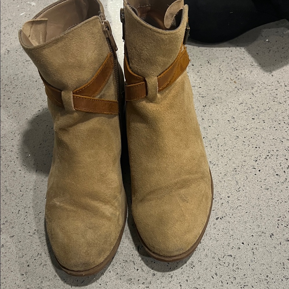 Lauren Ralph Lauren Tan Suede Boots